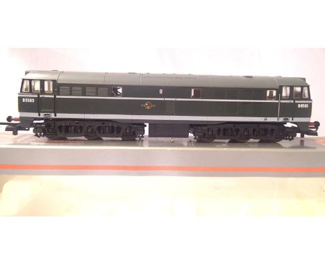 Lima Class 31 diesel, D5583 green/white stripe, Late Crest. Excellent condition, box with wear. P&amp;P Group 1 (£14+VAT for 