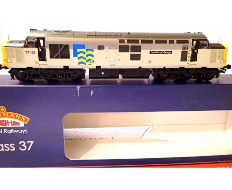 Bachmann Class 37, David Lloyd George, 37428 Railfreight rey. Excellent condition, requires 1x coupling, box with storage wea
