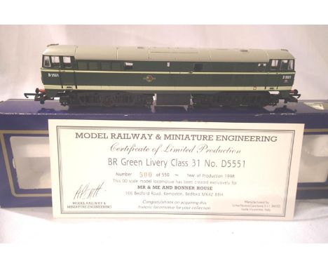 Lima Class 31 diesel D5551, green/white stripe, Late Crest, limited edition 500/550. Excellent condition, box with wear. P&am