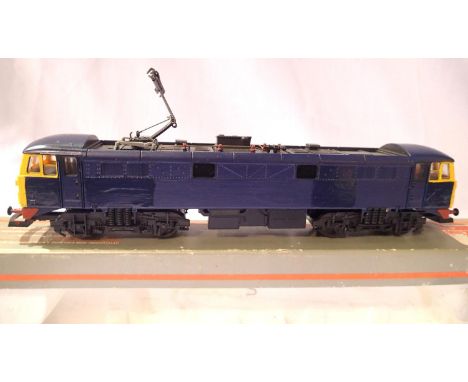 Lima Class 87, poor repaint/damaged pantograph, suitable for spares/refurbishment. P&amp;P Group 1 (£14+VAT for the first lot
