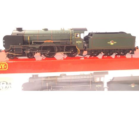 Hornby R2845 Schools Class 30901, Winchester, Green Late Crest, very good - excellent condition, missing 1x steps, box with w