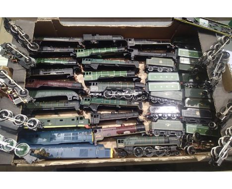 OO scale loco bodies x20, tender bodies x15 and loco chassis. Some with motors (x10) for spares/repair. P&amp;P Group 1 (£14+