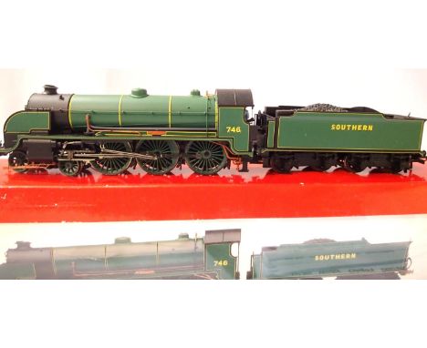 Hornby R2620 Class N15, Pendra Gun 746, Southern Green. Excellent condition, missing 1x front loco steps. Box with wear. P&am