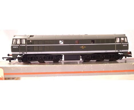 Lima Class 31, green/white stripe, D5679 in very good condition, box with ear. P&amp;P Group 1 (£14+VAT for the first lot and