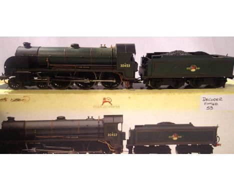 Hornby R2583, Class N15, King Arthur, 30453, Green Late Crest, crew fitted, requires coupling on tender. Excellent condition,