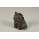 A BRONZE OKIMONO OF A CAT, 6cm high.