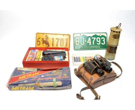 Assorted collectable wares, including: a pair of black lacquered binoculars, in leather carry case; an Ackroyd &amp; Best Ltd