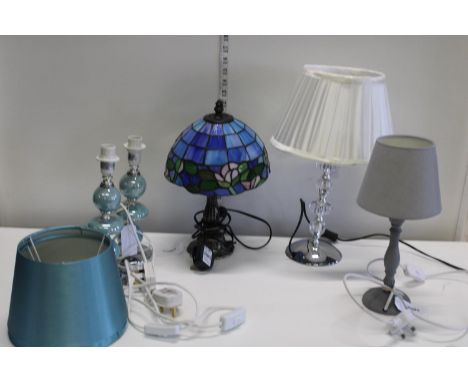 Job lot of assorted table lamps including a Tiffany style lamp 