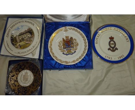 Limited edition plate 'Made Exclusively by 'Objets d' Art' for Royal Horse artillery to commemorate HM the Queens bicentenary