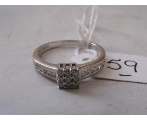 A good 18ct white gold channel set diamond ring set with 17 diamonds. Approx size 'O'     