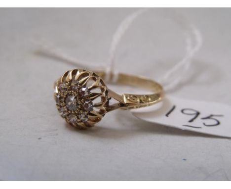 A good 18ct gold diamond cluster ring approx size 'P'  
