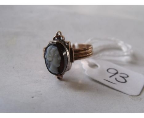 Gold hardstone cameo ring approx size 'L'    