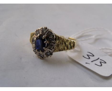 18ct gold sapphire & diamond cluster ring approx size 'P'  