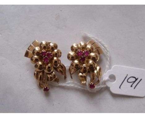 Good pair of 18ct gold and ruby flower   ear clips 9g        