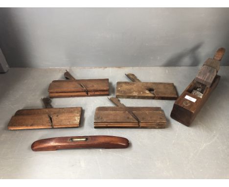 Quantity of woodworking tools/planes