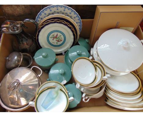 A collection of Spode Knightsbridge Leather Green pattern dinner wares comprising eight two handles soup bowls and eight sauc