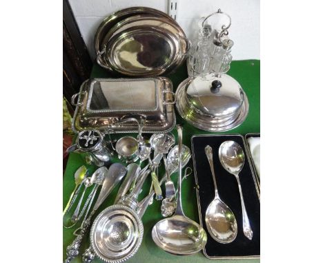 A collection of silver plated wares including an entrée dish and cover with gadroon border decoration, a further entrée dish 