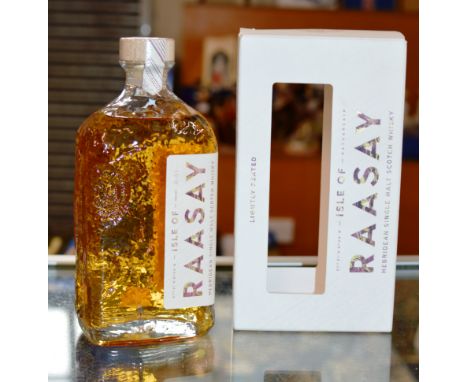 RAASAY R 01 HEBRIDEAN SINGLE MALT SCOTCH WHISKY, WITH PRESENTATION BOX - 700ML, 46.4% VOL     