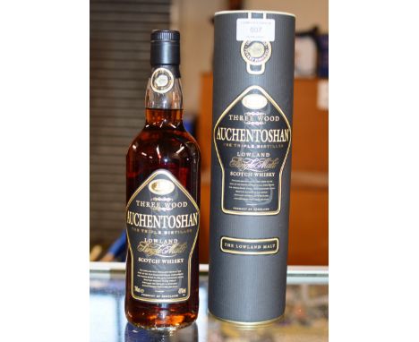 AUCHENTOSHAN "THREE WOOD" TRIPLE DISTILLED LOWLAND SINGLE MALT SCOTCH WHISKY, WITH PRESENTATION BOX - 700ML, 43% VOL     