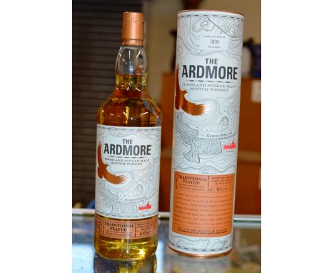 THE ARDMORE TRADITIONAL PEATED HIGHLAND SINGLE MALT SCOTCH WHISKY, WITH PRESENTATION BOX - 1 LITRE, 40% VOL     