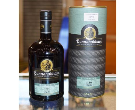 BUNNAHABHAIN "STIUIREADAIR" ISLAY SINGLE MALT SCOTCH WHISKY, WITH PRESENTATION BOX - 70CL, 46.3% VOL     