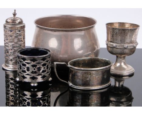 A circular silver sugar bowl,
Birmingham 1934, silver egg cup and 3 silver cruet items, (5).