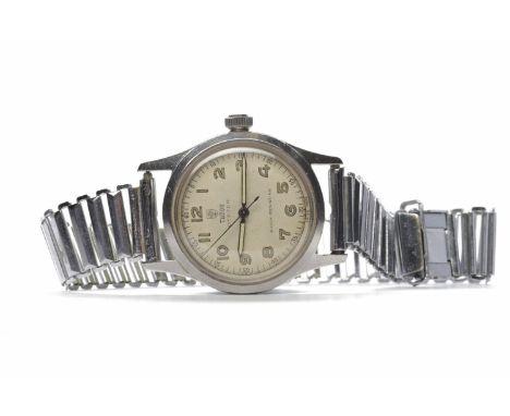 GENTLEMAN'S TUDOR OYSTER SHOCK RESISTING MANUAL WIND STAINLESS STEEL WRIST WATCHthe round white dial with Arabic numerals, wi