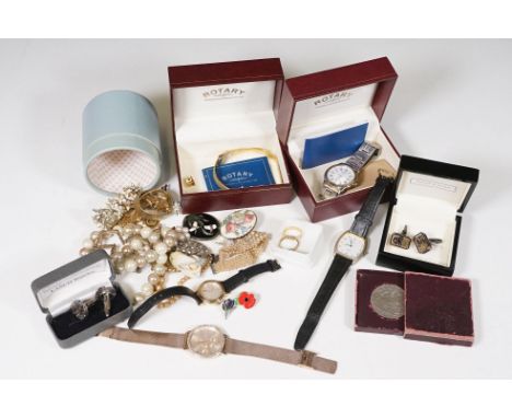 A collection of jewellery to include watch movement cufflinks 9ct gold necklace, 9ct gold earrings, 9ct gold brooch, various 