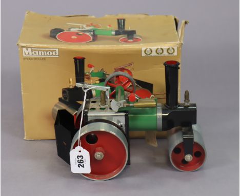 A Mamod “steam roller” (model SR1a), boxed.