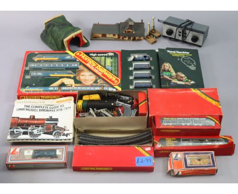 A Hornby “00” gauge high speed train set (R685); various ditto items of rolling stock, etc.; a ditto “Rural Rambler” train se