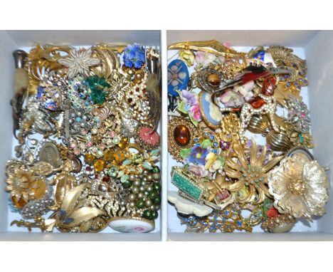 Costume brooches -A Royal Crown Derby ceramic brooch and corresponding earrings, Aynsley; a Scotish thistle brooch;seed pearl