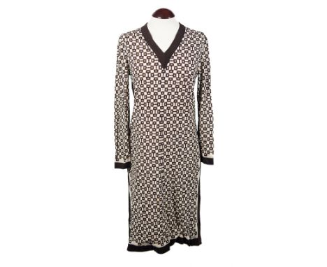 Gucci. Ready-to-wear. Circa 1960 - 1965. Day suit in a printed wool and acrylic blend knit fabric.In good condition.Vintage.T