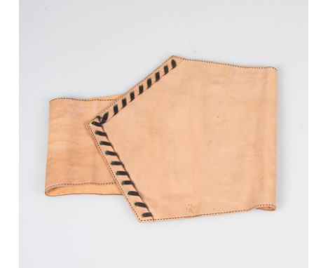 Hermès. Paris. Camel suede and satin belt.Stained on the front.Vintage.Maximum measurements:&nbsp;101 x 29 cm.