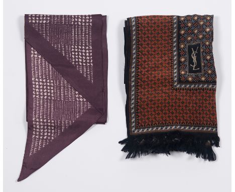 Yves Saint-Laurent. Men's natural silk scarf.Natural silk bow tie, double-layered, unbranded.The bow tie has a small tear.Sca