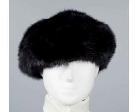 Balenciaga. 10, Avenue George V, París. Mink beret.Vintage.