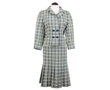 Givenchy. Haute couture. 1960s. Wool twill woman's suit.In good condition.Vintage.Jacket length: 57 cmSkirt length: 63 cm.