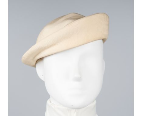 Jean Patou. Collection Boutique Chapeau, Paris. Cream silk beret.Vintage.