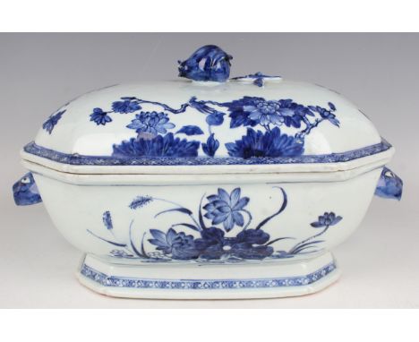 A Chinese blue and white export porcelain soup tureen and cover, Qianlong period, of canted corner form with pomegranate fini