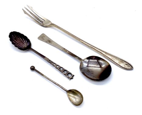 A Sheffield 1927 silver pickle fork, silver caddy spoon, and two silver teaspoons, 67.4g total weight.