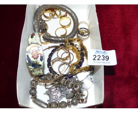 A quantity of costume bracelets and rings to include: a 925 silver Celtic knot ring, a "gold double" ring, a 24k gold plated 