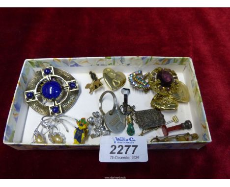 A quantity of costume jewellery brooches to include: Celtic style, coloured stones, etc.