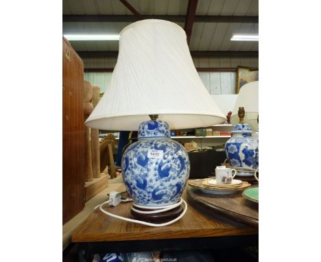 A table lamp in the form of an oriental ginger jar with shade, 21" tall including he shade.
