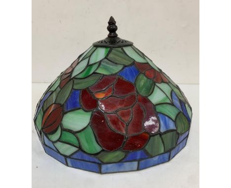 Fine quality, large, Tiffany glass style lamp shade (a/f) 