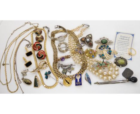 A collection of vintage costume jewellery to include a jabot pin, and gem set brooches A condition report is not available fo