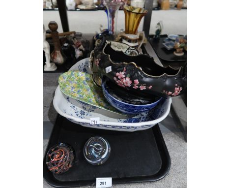 A lot comprising a Selkirk firecrest 1985 paperweight, a Wedgwood swirl glass paperweight, a Blenheim wash basin, a black gro