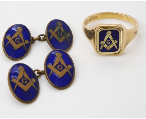 A 9ct enamelled Masonic swivel signet ring, size Y, weight 6.4gms, together with a pair of base metal Masonic cufflinks Condi