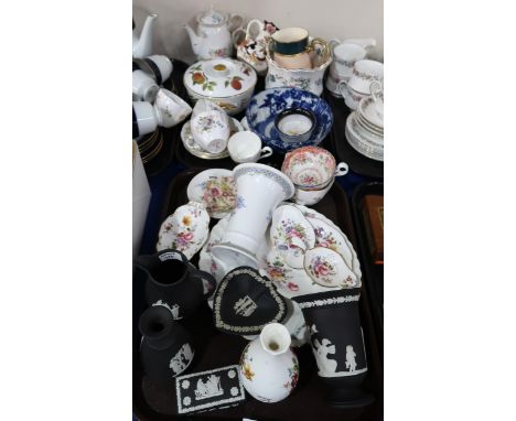 A lot comprising Wedgwood black basalt jasperware, Royal Crown Derby Derby Posies pattern cups, saucers a Kaiser spill vase, 