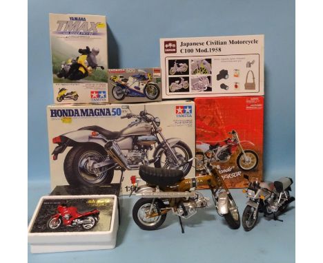 Tamiya, 1/6 scale plastic model kit: Honda Magua 50, a Buns Models 1/24 scale metal model kit: Honda 500, three other plastic