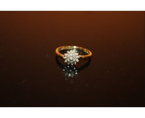 A 9CT GOLD DIAMOND CHIP CLUSTER RING SIZE K APPROX WEIGHT - 1.5G