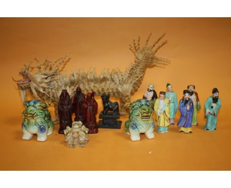 A COLLECTION OF CHINESE / ORIENTAL FIGURES ETC. TO INCLUDE AN UNUSUAL ROPE DRAGON, CERAMIC FIGURES DOGS OF FO ETC.  